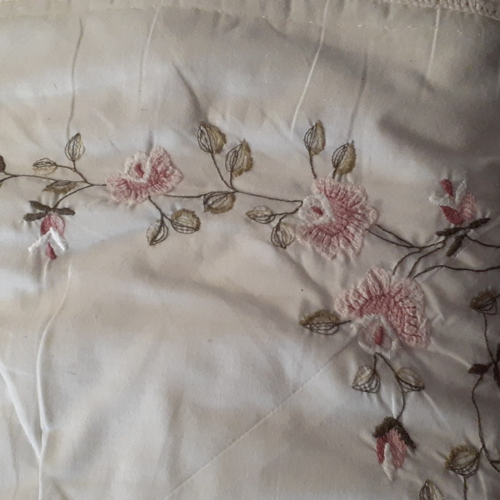 Bedspread - Picture 2 of 3